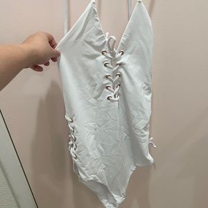 White adjustable bathing suit size large very pretty but did not fit. Never worn